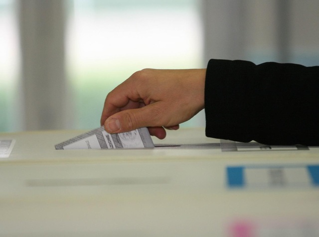 Moldova. Elezioni parlamentari e referendum consultivo repubblicano.
